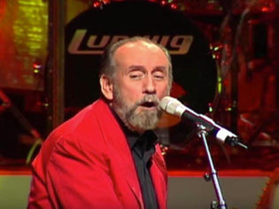  Music Friday: For Ray Stevens, It All Started With a Song About a 'Silver Bracelet' - Diamond Designs