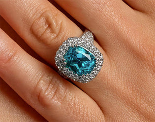  Birthstone Feature: Paraiba Tourmalines Steal the Show at Bonhams' Auction