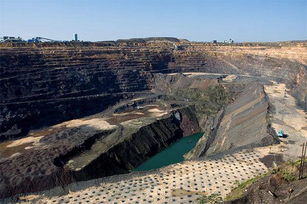 Diamond-Rich Botswana Secures Larger Stake in New Deal With De Beers Group - Diamond Designs