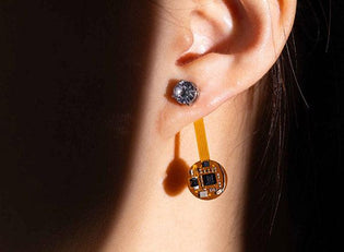  Wearable Tech Tracks Wellness by Continually Monitoring Earlobe Temperature - Diamond Designs