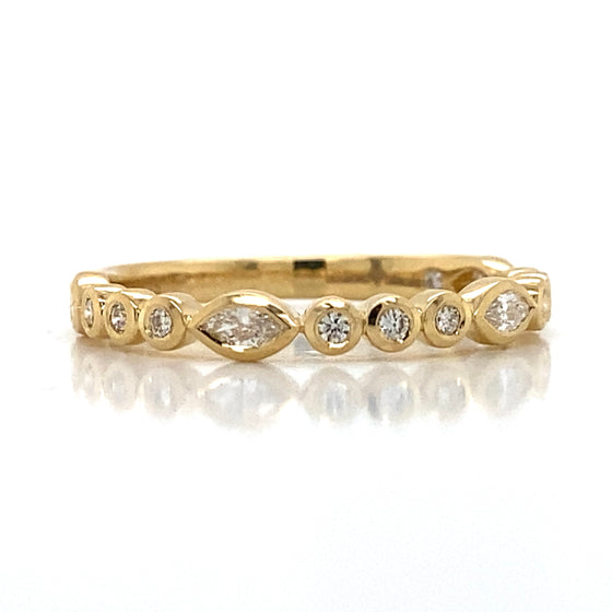 Yellow 18 Karat Gold Wedding Band Size 6.5 *