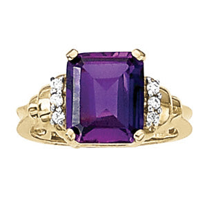Vintage Cluster Emerald Color Ring in Gold
