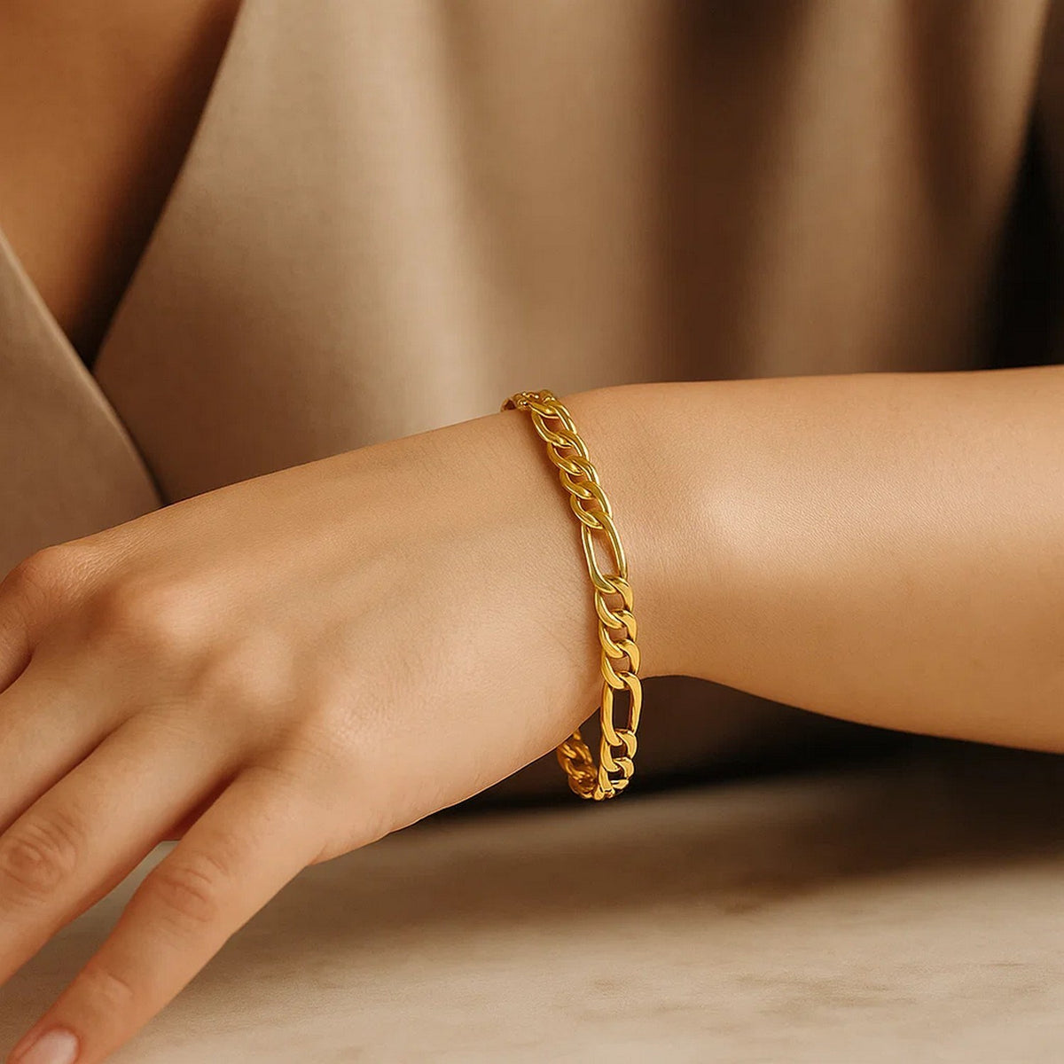 10K Yellow Gold Solid Figaro Bracelet (4.50 mm), view 5