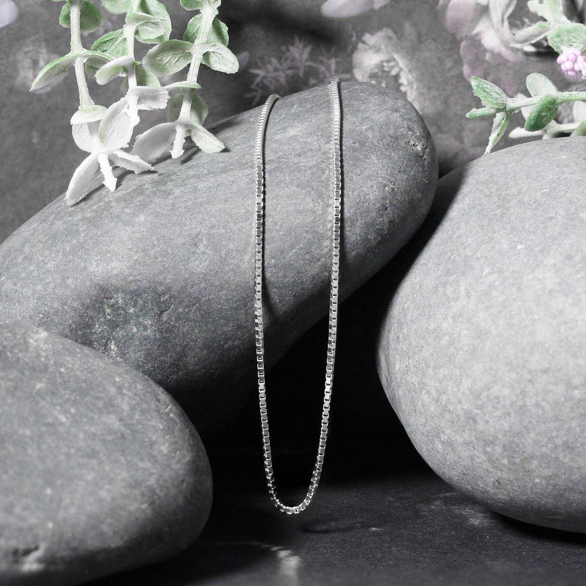14k White Gold Classic Box Chain (1.10 mm), view 9
