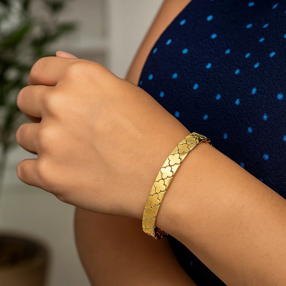 Nature Inspired Clover Bracelet in 14K Yellow Gold (6.50 mm), view 6