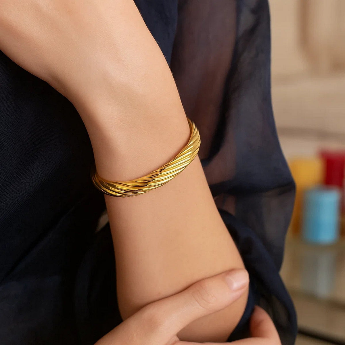 14K Yellow Gold Twist Bangle (10.00 mm), view 4
