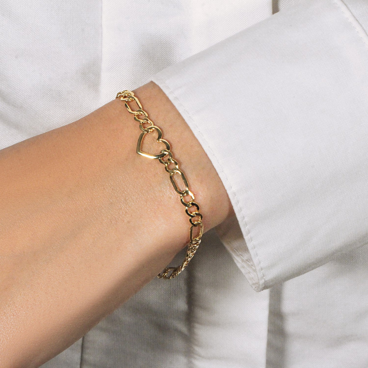 14K Yellow Gold 7 inch Figaro Chain Bracelet with Heart (4.50 mm), view 8