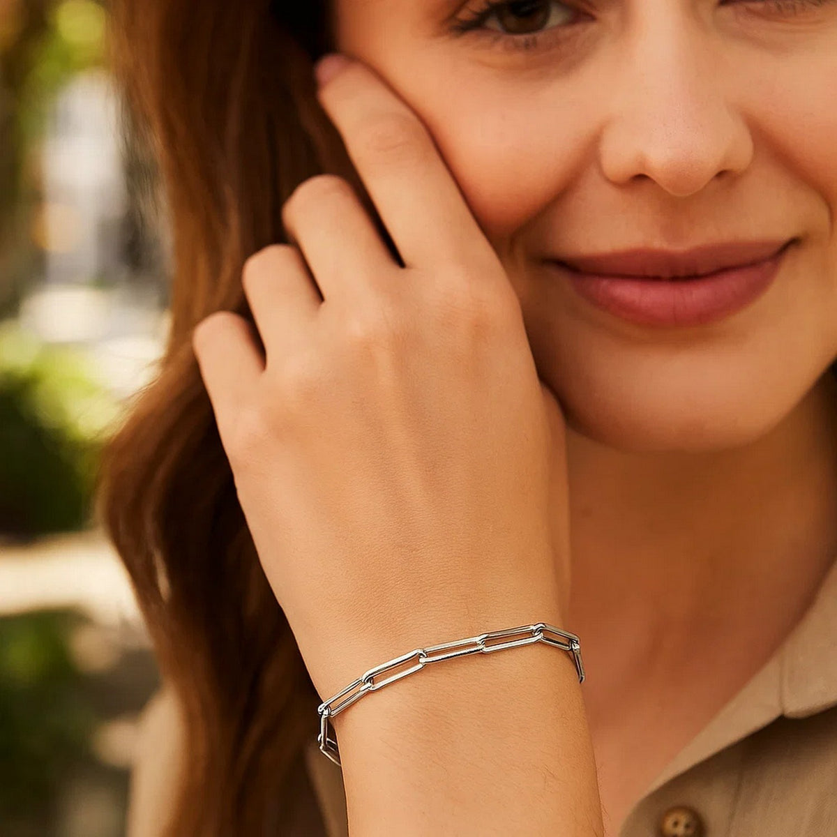 14K White Gold Bold Paperclip Chain Bracelet (4.20 mm), view 4