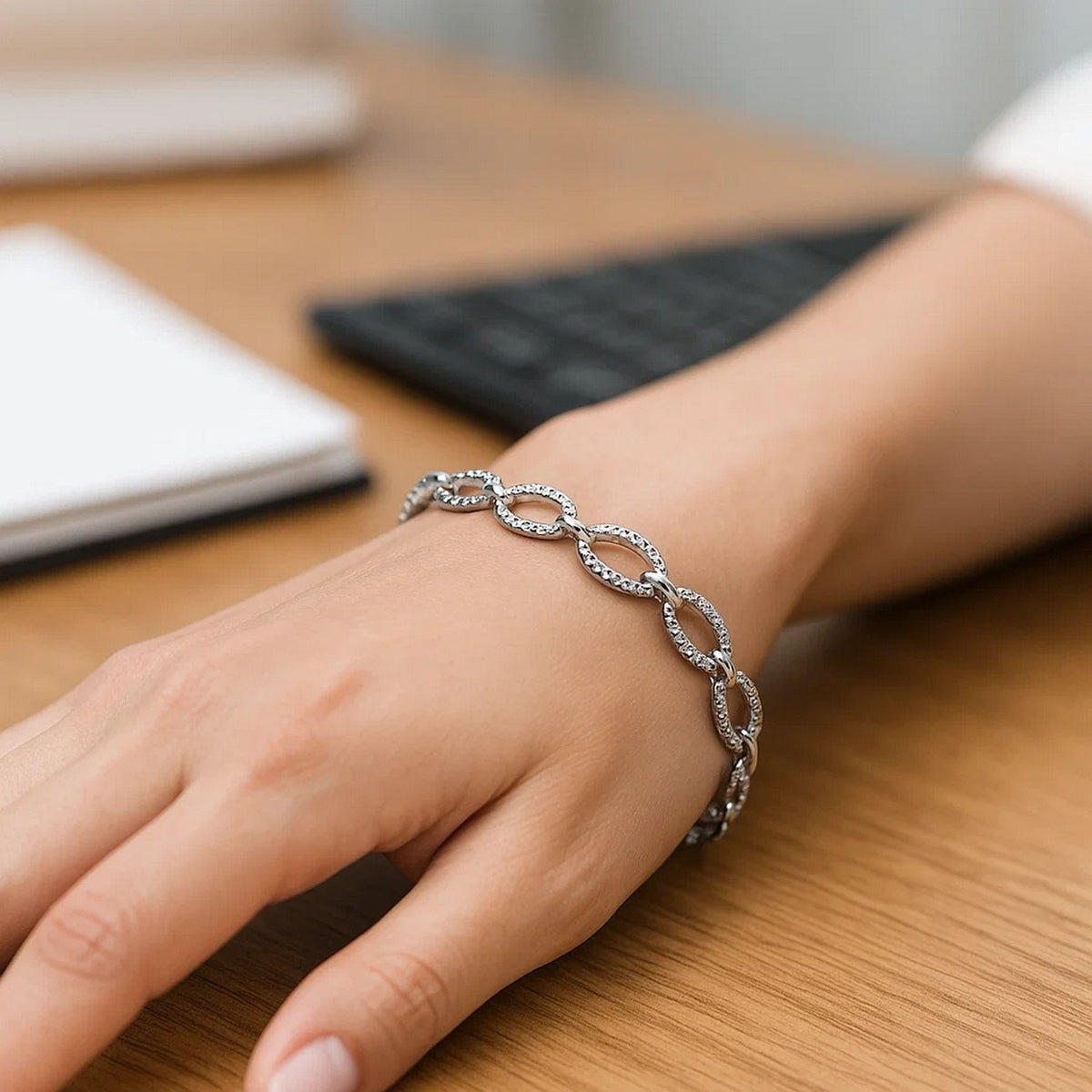 Textured Oval Link Bracelet in 14K White Gold (8.60 mm), view 6