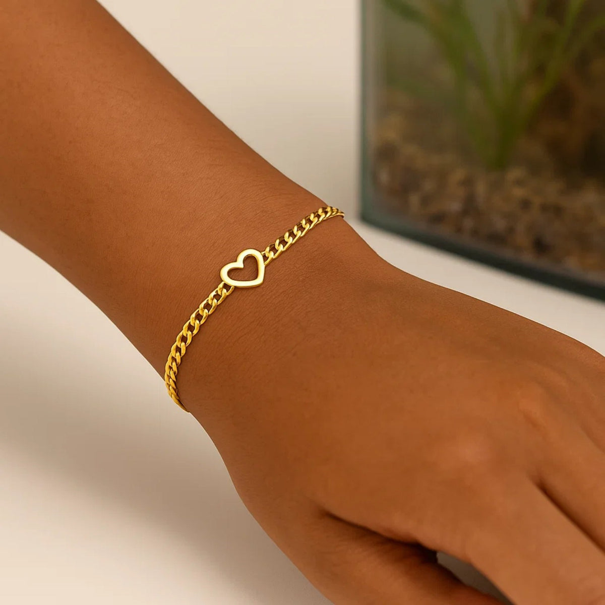14K Yellow Gold 7 inch Curb Chain Bracelet with Heart (3.40 mm), view 10