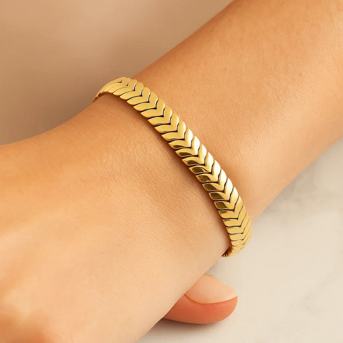 14K Yellow Gold High Polish Chevron Link Bracelet (6.00 mm), view 4