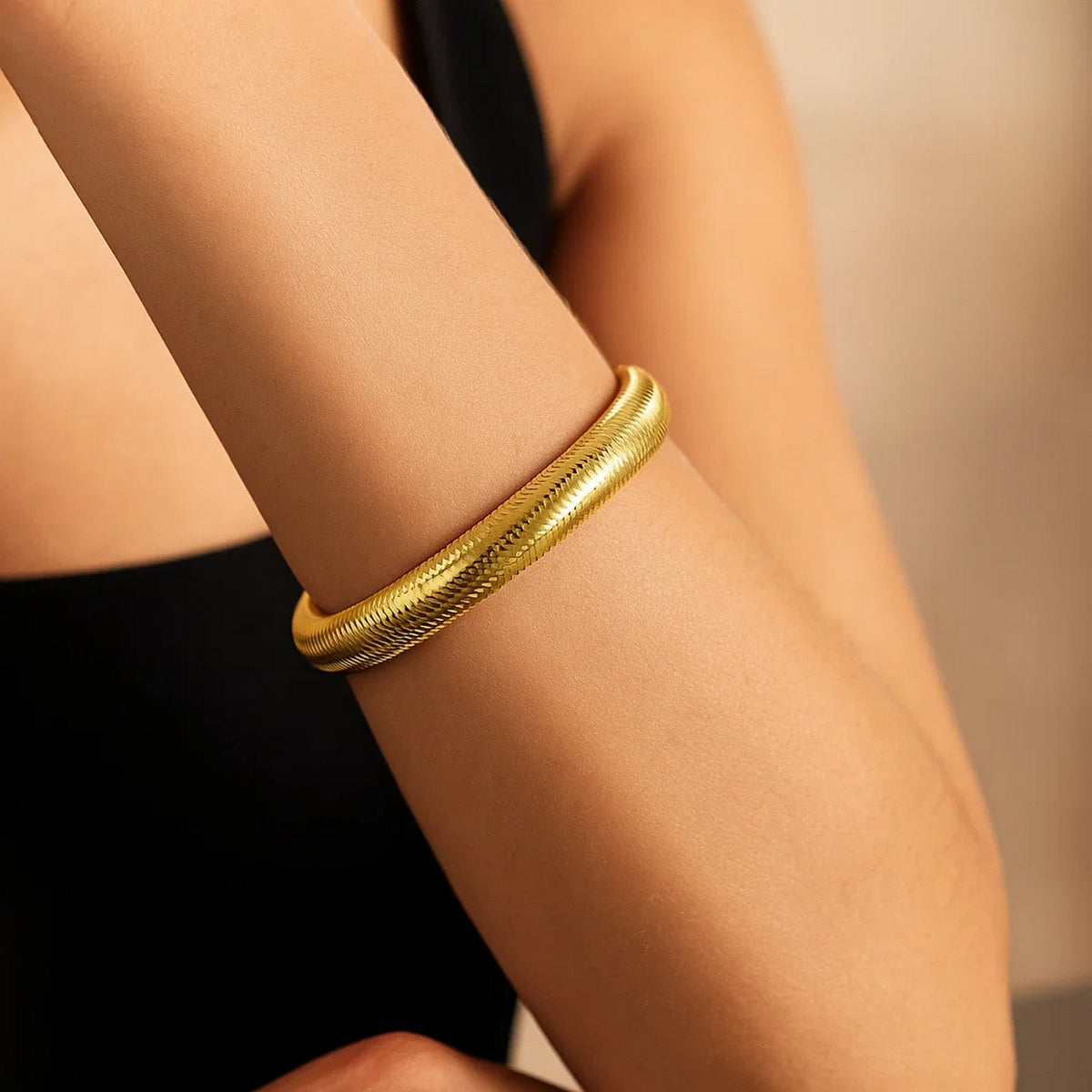 14K Yellow Gold Large Stretch Mesh Bracelet (8.80 mm), view 4