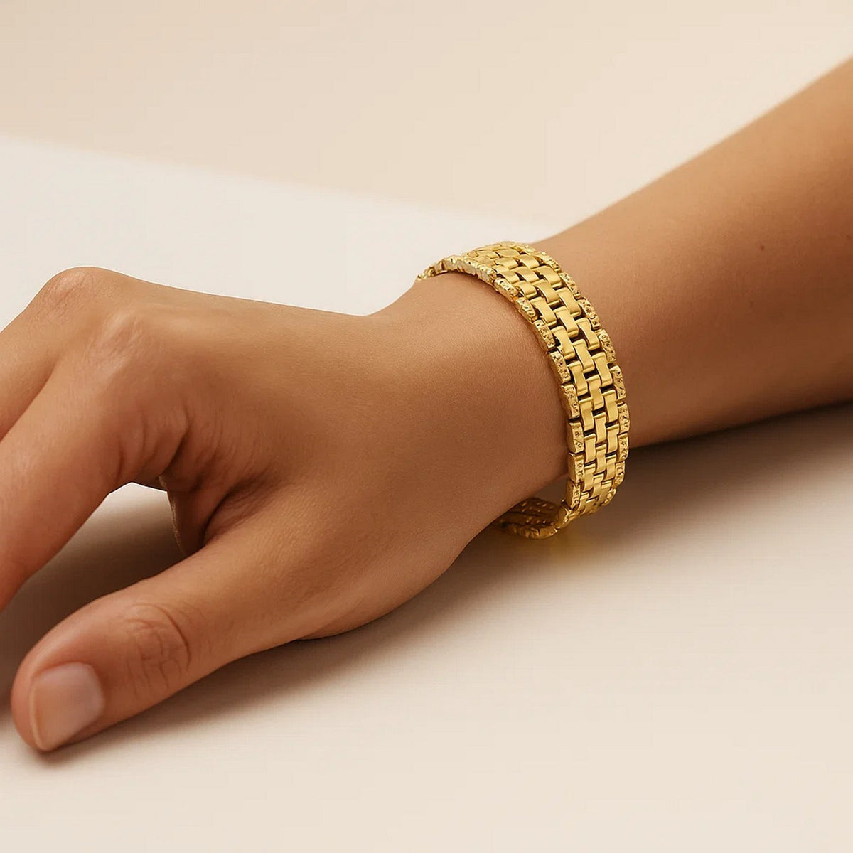 Panther Link Medium Bracelet in 14K Yellow Gold (9.60 mm), view 3