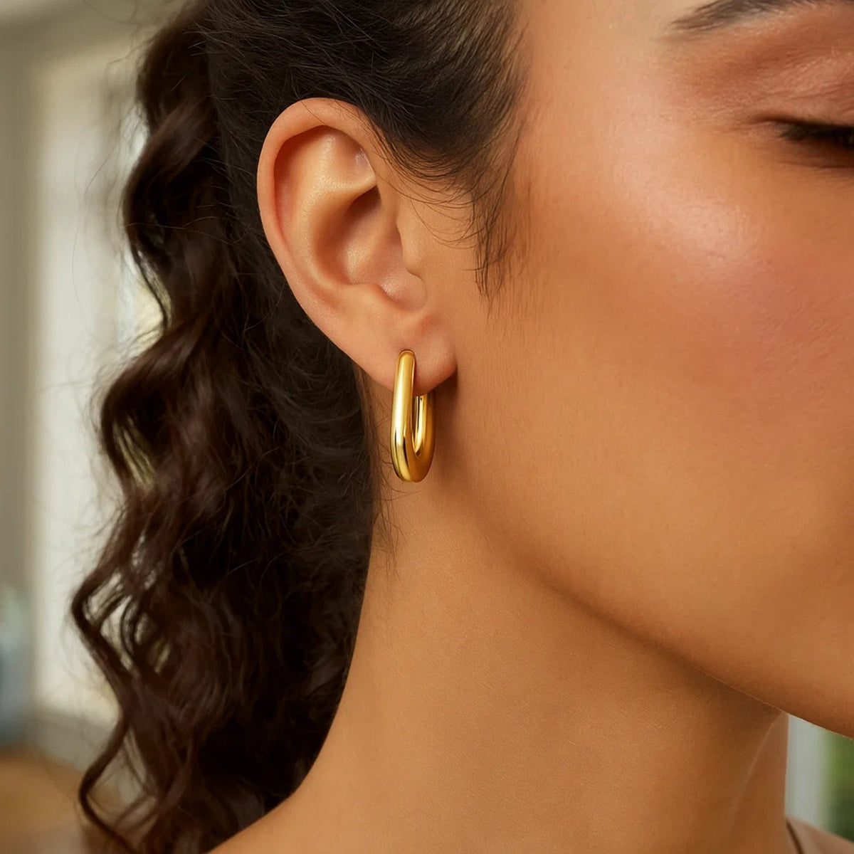 14K Yellow Gold Graduated Oval Hoop Earrings, view 4